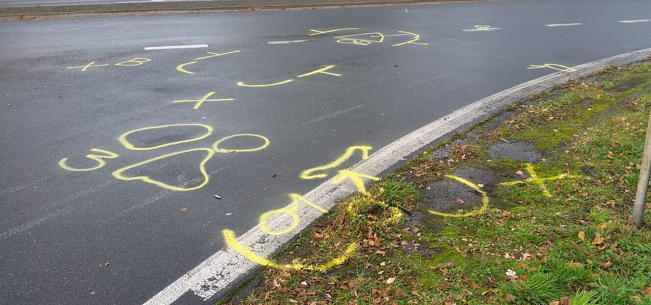 76 Menschen kamen 2023 in NRW auf dem Fahrrad oder Pedelec (E-Bike) bei Verkehrsunfällen ums Leben. 76 Menschen kamen 2023 in NRW auf dem Fahrrad oder Pedelec (E-Bike) bei Verkehrsunfällen ums Leben.