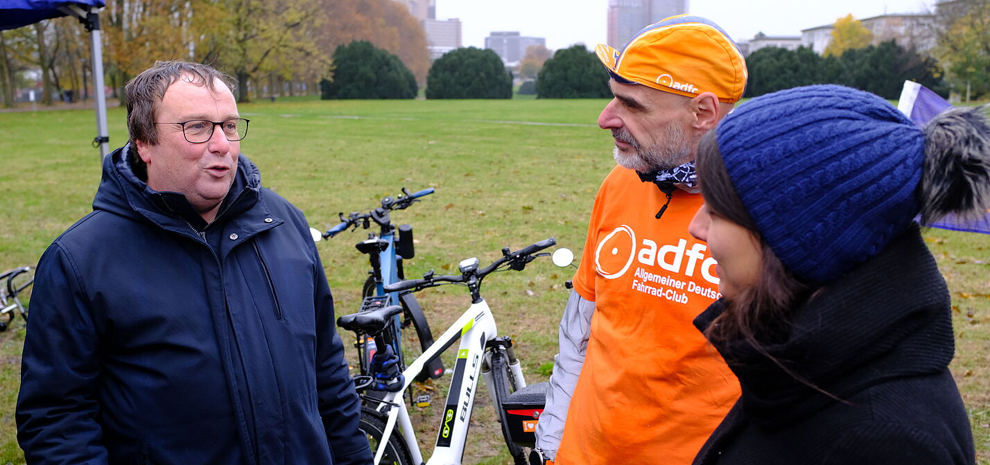 2023_11_RSV-Demo_ADFC-NRW__198_.JPG Radschnellweg: Zeit gewinnen, sicher fahren!