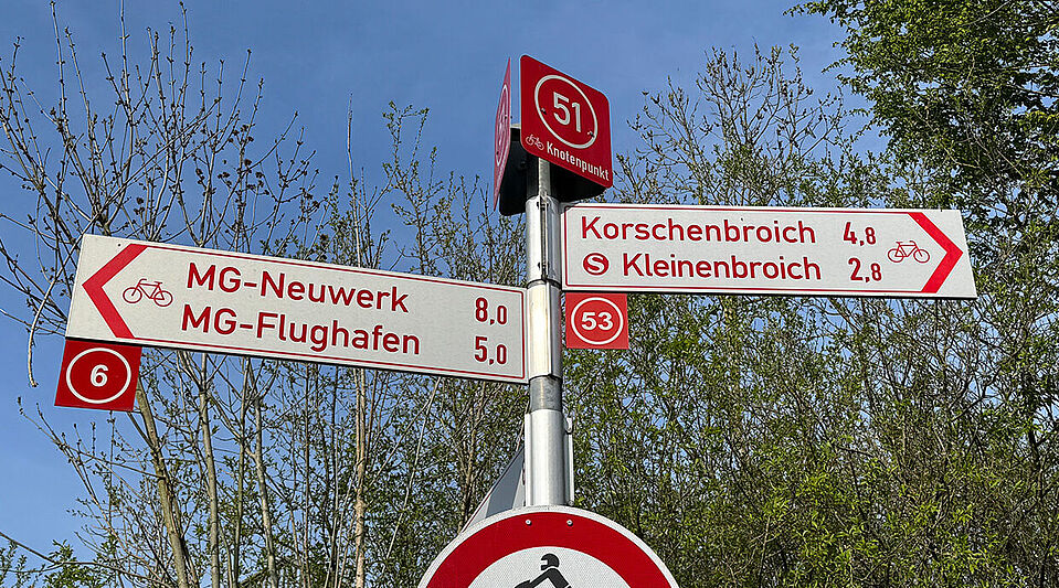 Fahrrad-Wegweiser in Korschenbroich Fahrradwegweiser in Korschenbroich